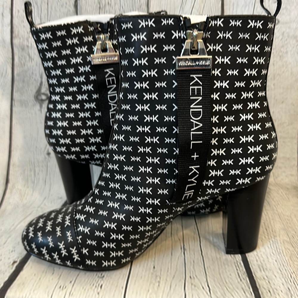 Kendall & Kylie Black Heeled Boots